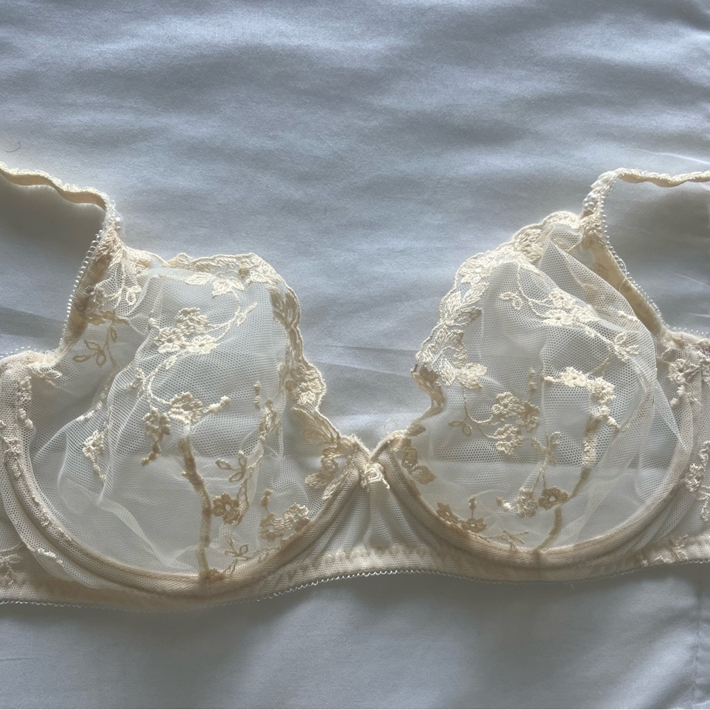 CHRISTIAN DIOR vintage white lace bra, 36B
